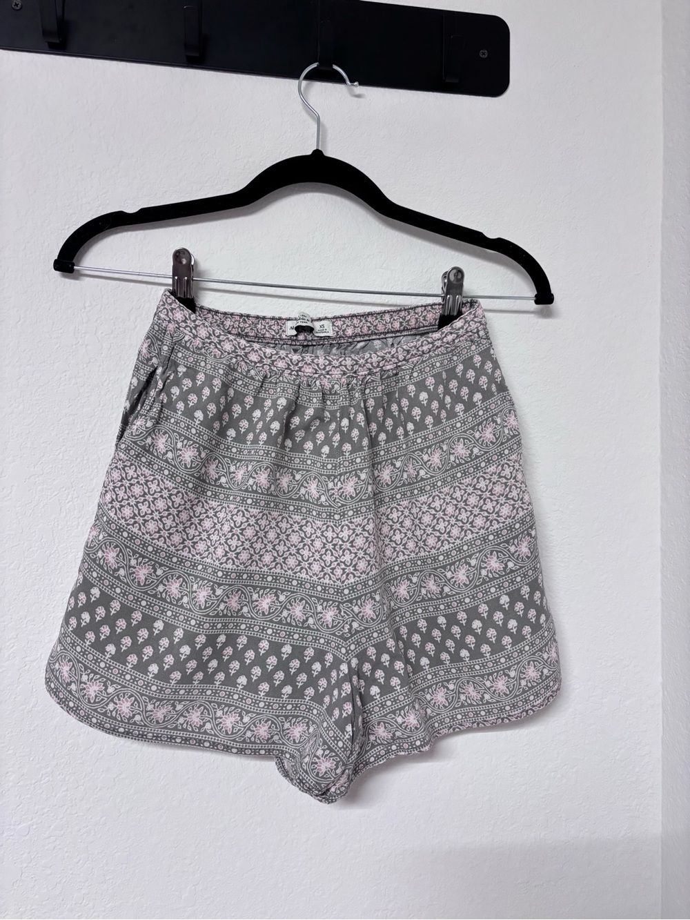 Abercrombie & Fitch Gray and Light Pink Printed High-Waist Shorts